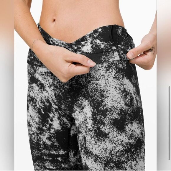 Lululemon Wunder Under High-Rise Tight 25" (Aerify Jacquard Black Alpine White) - Picture 4 of 13